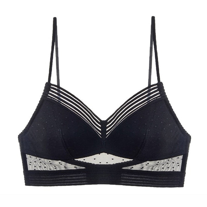 Soutien-gorge invisible dos-nu auto-adhésif, solution discrète et élégante pour une liberté totale sous les robes.