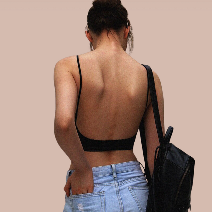 "Soutien-gorge invisible dos nu, sans armature, design élégant, idéal sous tenues dos nus, confort et style assuré."