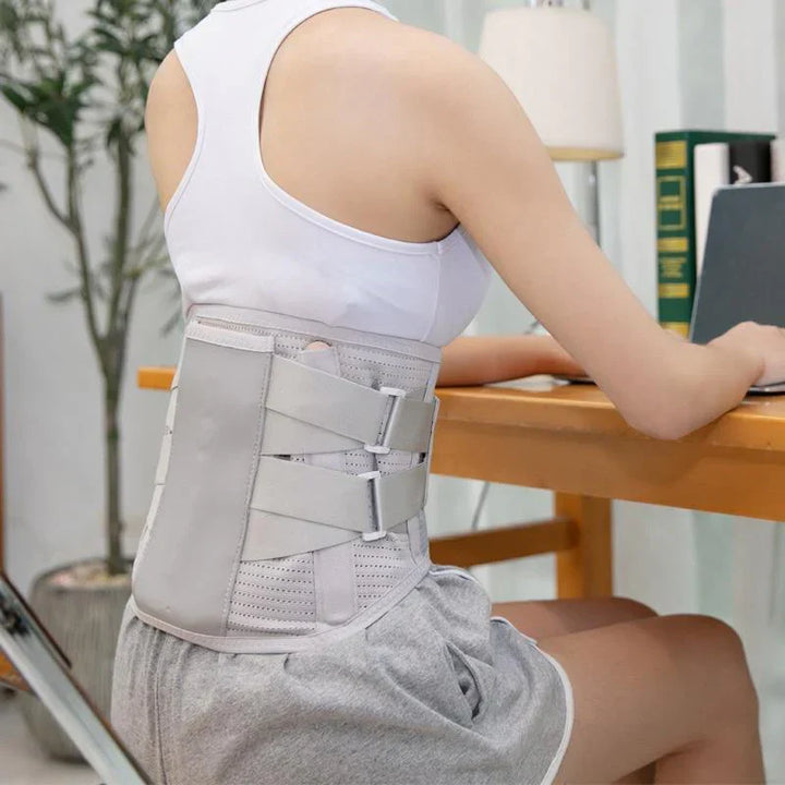 Soutien lombaire respirant et ajustable. Soulage les douleurs dorsales.  Confort optimal.