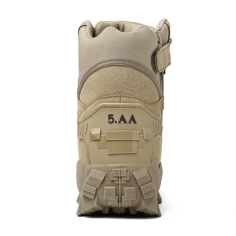 Bottes tactiques pour hommes. Offrent une protection supérieure et un confort optimal en extérieur.