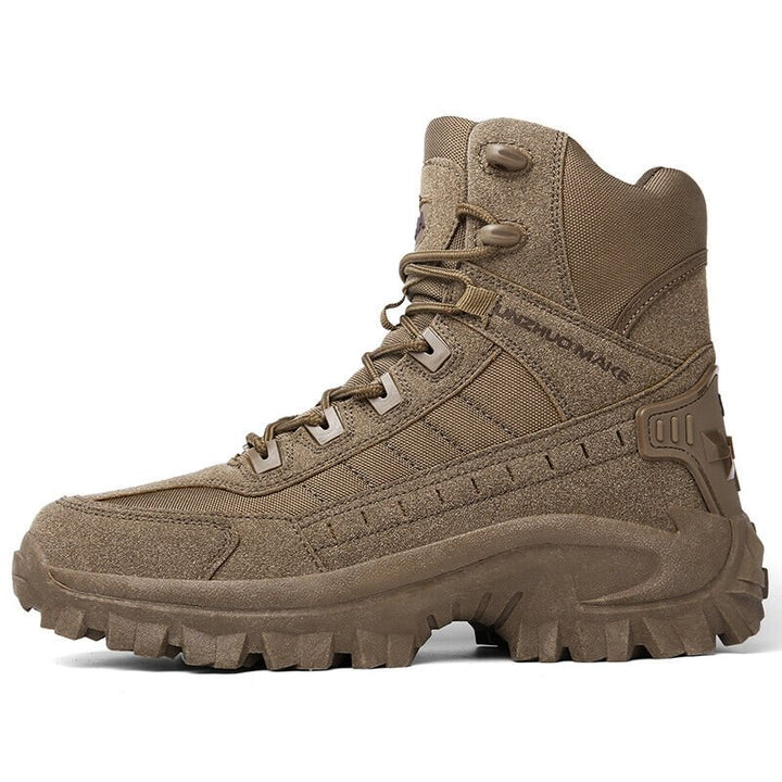 Bottes tactiques imperméables pour hommes. Conçues pour la randonnée et les terrains difficiles.
