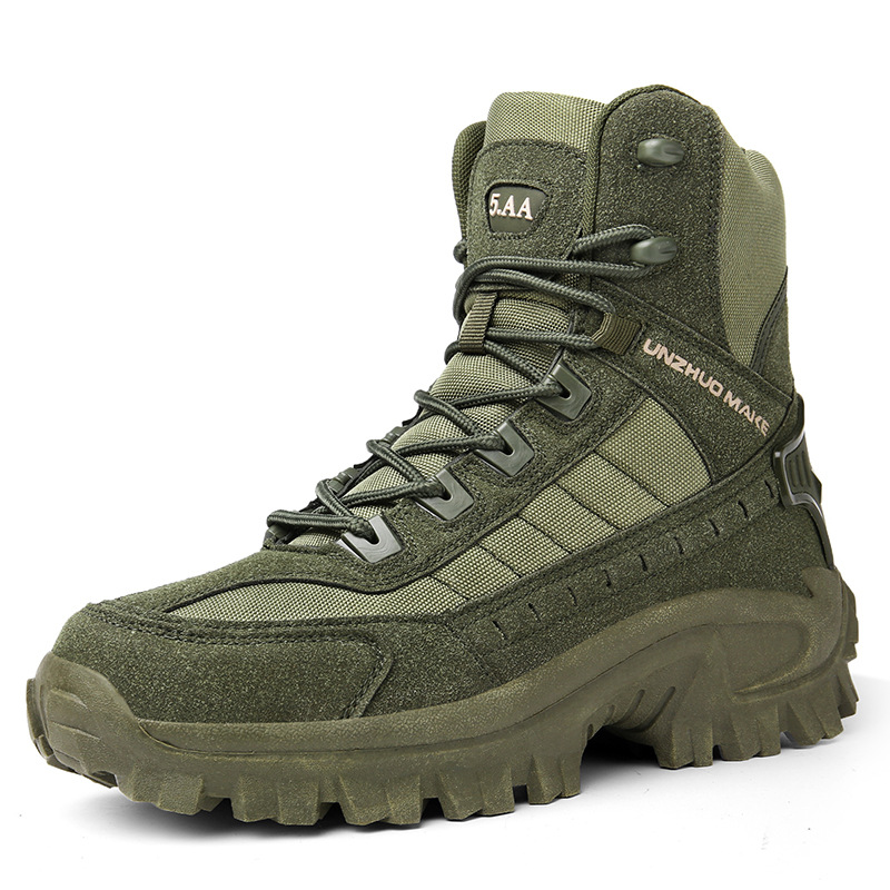 Chaussures tactiques hommes pour l'extérieur. Imperméables, robustes et anti-dérapantes pour tout terrain.