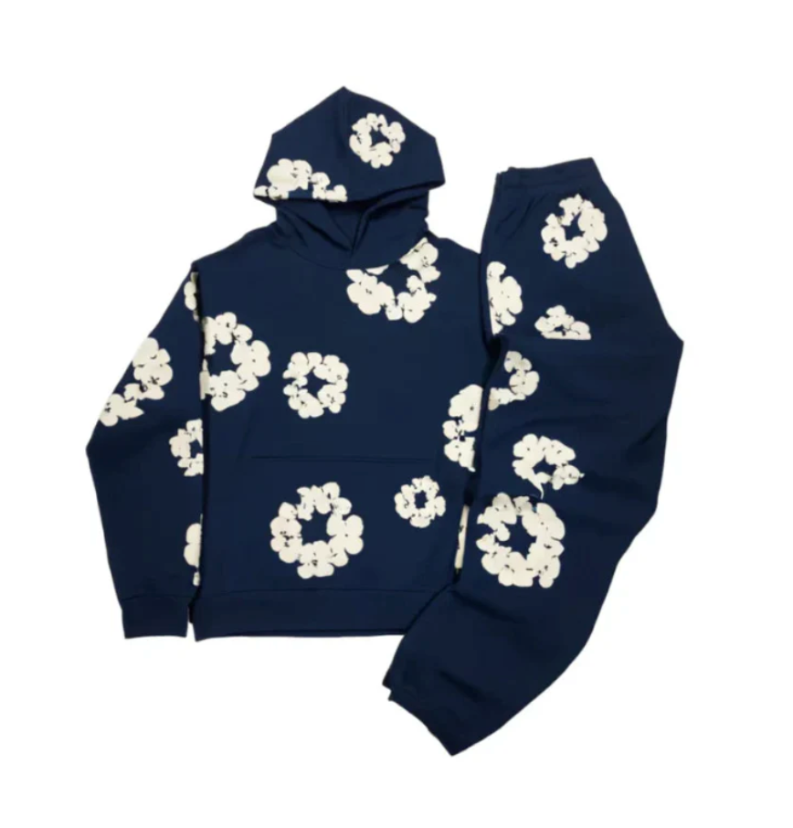 Zoom sur le motif floral du survêtement unisexe automne, une pièce streetwear chic et confortable.