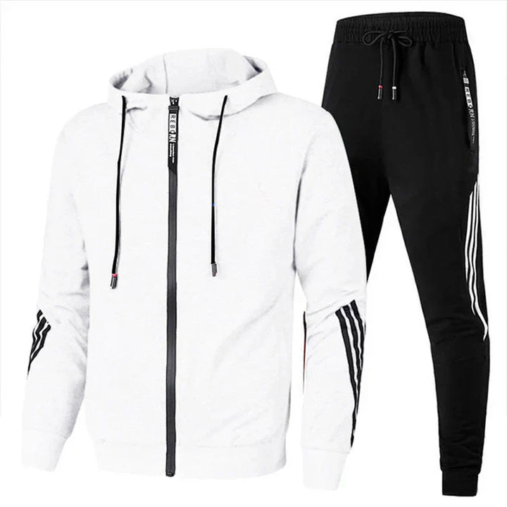 Survêtement sportswear homme à capuche, design moderne. Idéal pour activités sportives, détente et style quotidien.