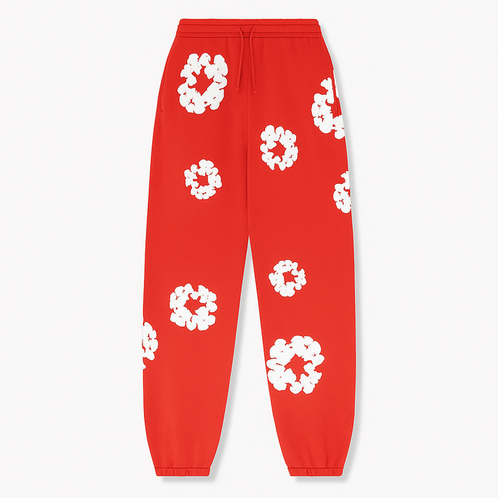 Homme portant un survêtement floral élégant, soulignant confort et liberté de mouvement.