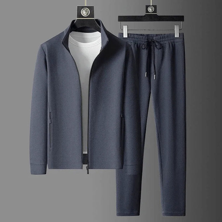 Survêtement homme premium noir, ensemble sport élégant et confortable pour training, loisirs ou tenue décontractée. Style moderne.