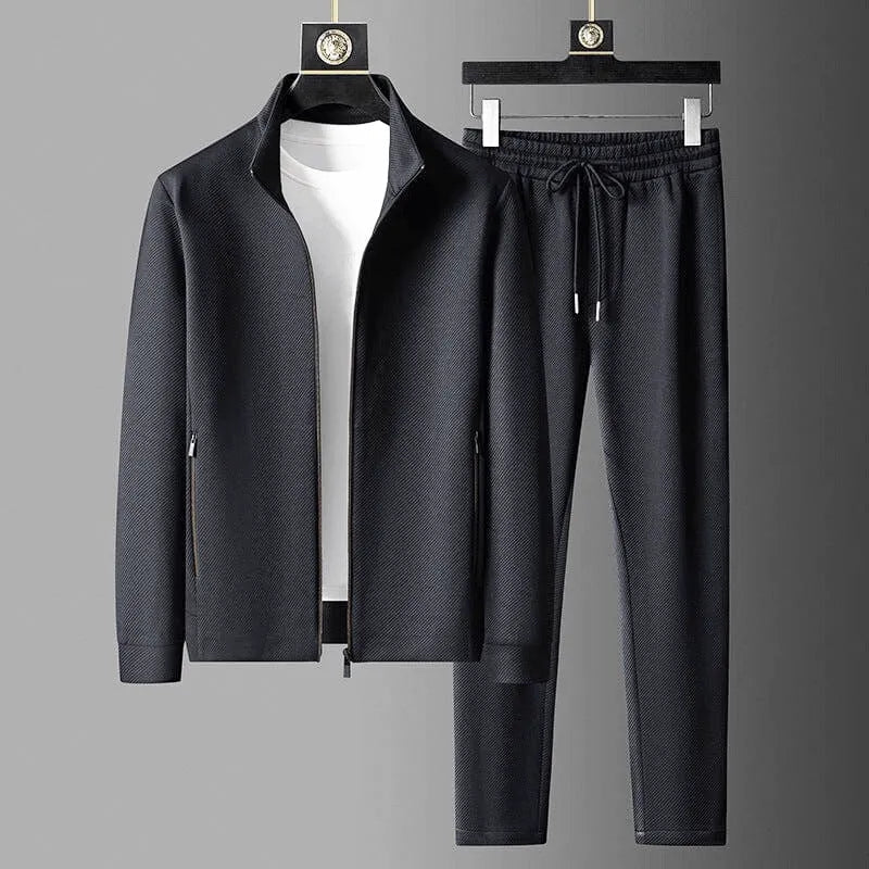 Tissu doux et respirant du survêtement homme premium, assurant confort optimal pour le sport ou la détente. Qualité supérieure.