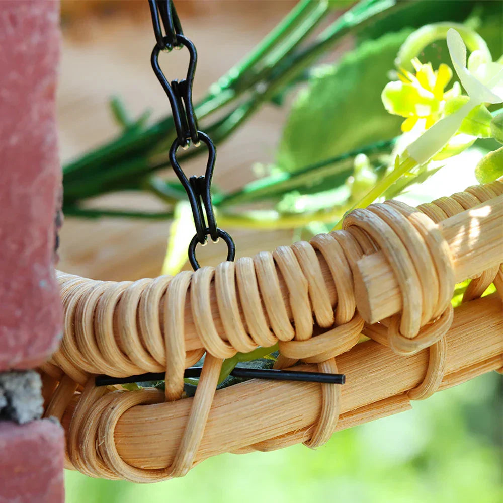 "Suspension à chaînes robuste pour plantes en métal, idéale pour pots de fleurs, décore élégamment jardin et balcon."