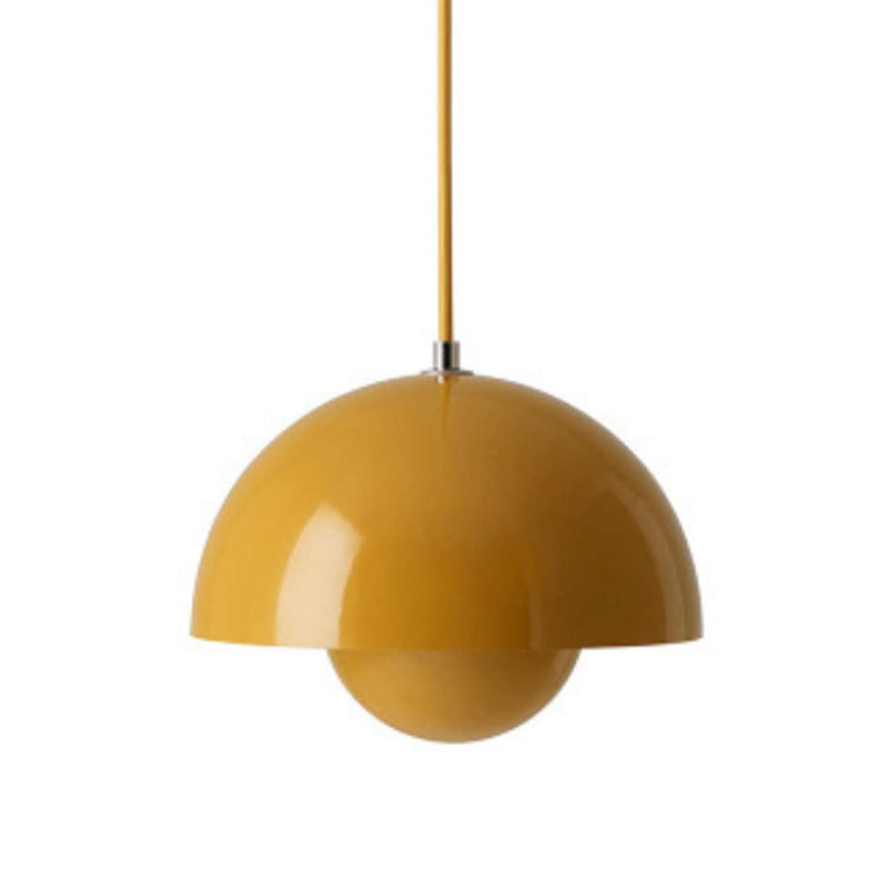 Suspension design élégante, éclairage chaud et tamisé. Luminaire moderne pour salon, chambre ou salle à manger.