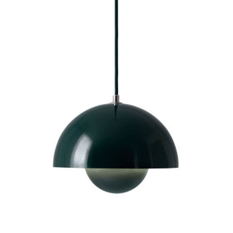 Suspension design élégante, éclairage chaud et tamisé. Luminaire moderne pour salon, chambre ou salle à manger.