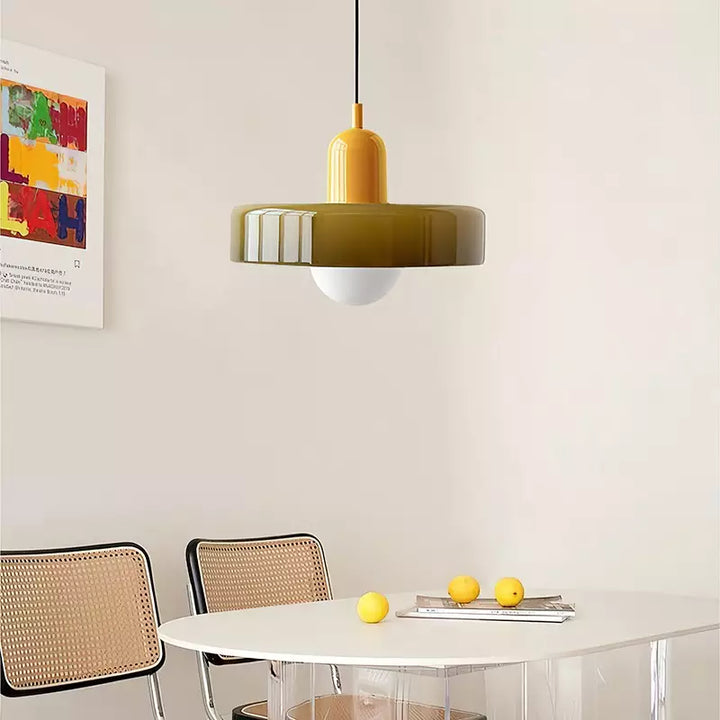 Suspension luminaire Bauhaus, verre coloré, design artistique, lumière douce.