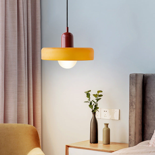 Suspension luminaire Bauhaus, verre coloré, design artistique, lumière douce.