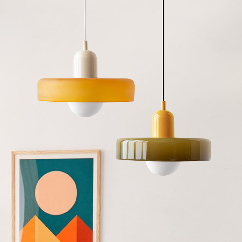 Suspension luminaire Bauhaus, verre coloré, design artistique, lumière douce.