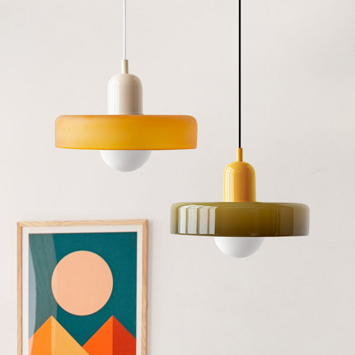 Suspension luminaire Bauhaus, verre coloré, design artistique, lumière douce.