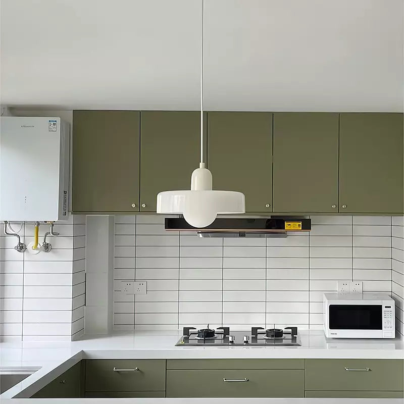 Suspension luminaire Bauhaus, verre coloré, design artistique, lumière douce.