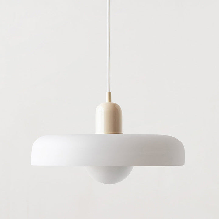 Suspension luminaire Bauhaus, verre coloré, design artistique, lumière douce.