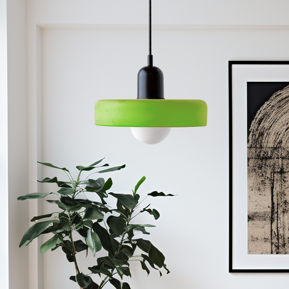 Suspension luminaire Bauhaus, verre coloré, design artistique, lumière douce.