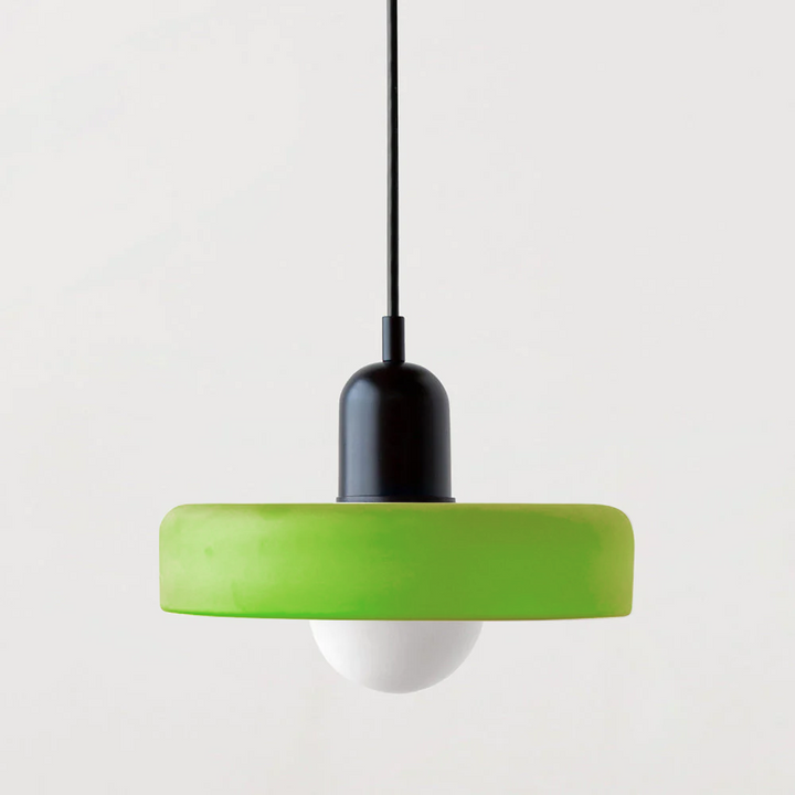 Suspension luminaire Bauhaus, verre coloré, design artistique, lumière douce.