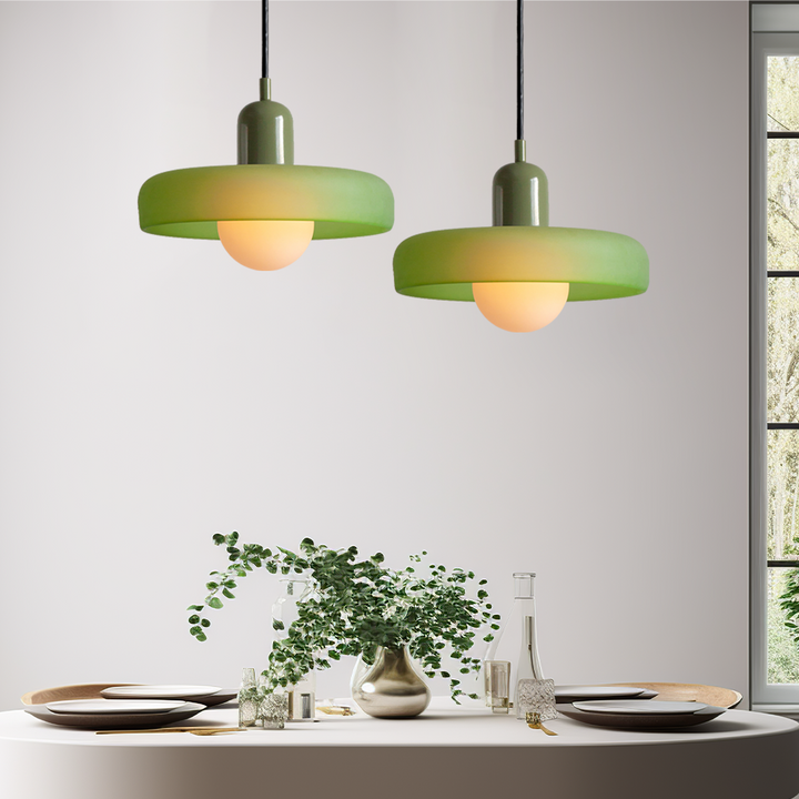 Suspension luminaire Bauhaus, verre coloré, design artistique, lumière douce.