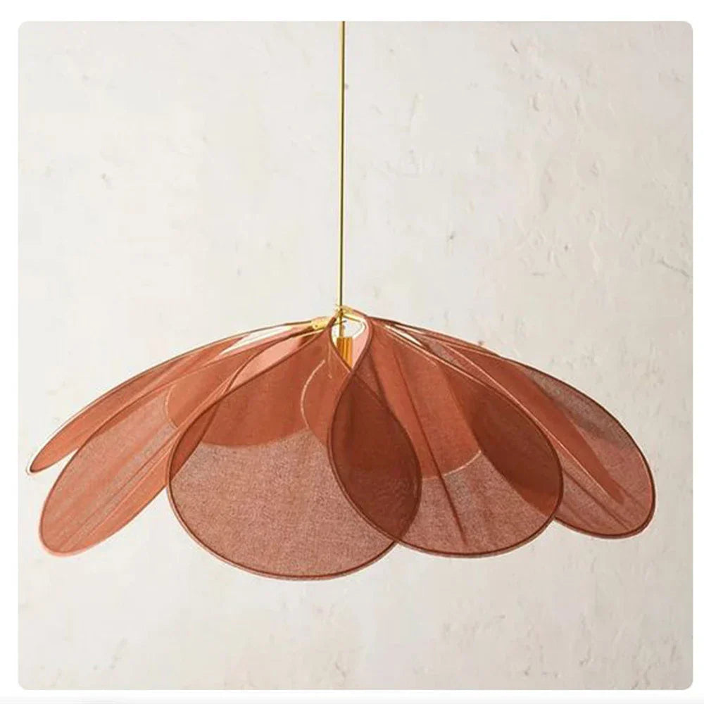 Suspension lumineuse design floral, éclairage intérieur élégant et chaleureux.  Parfait pour une déco moderne.