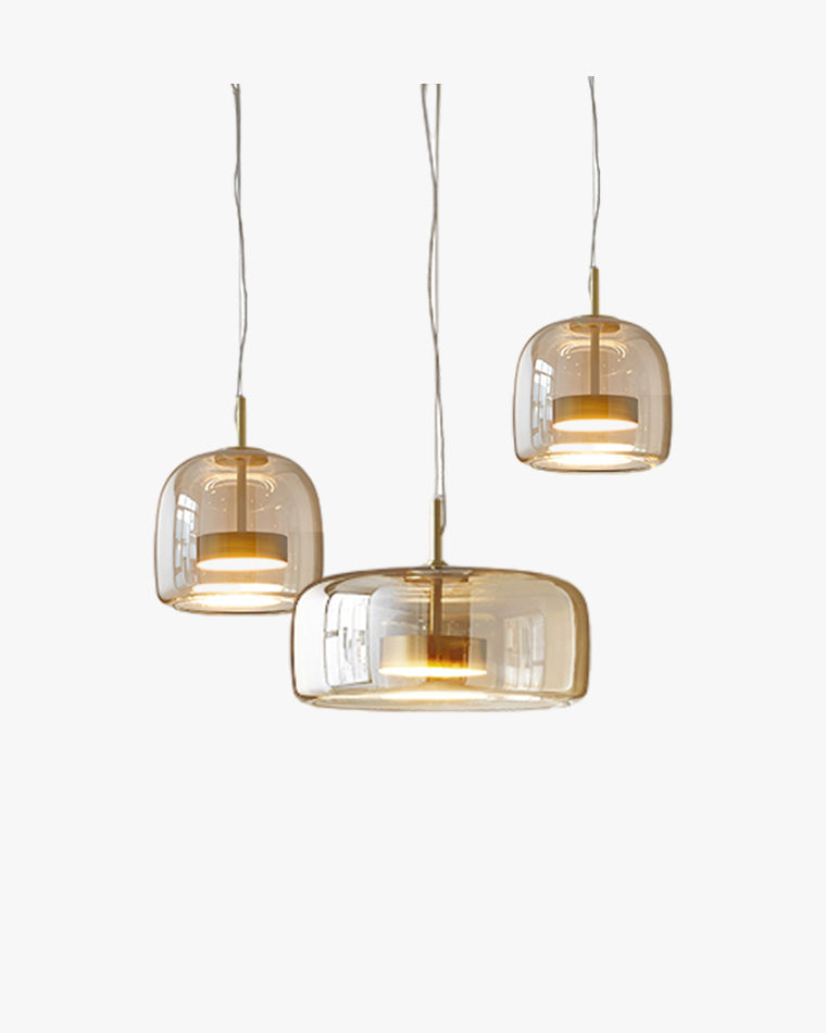Suspension lumineuse en verre soufflé, design élégant et moderne.  Luminaire intérieur, forme tambour, ambiance chaleureuse.