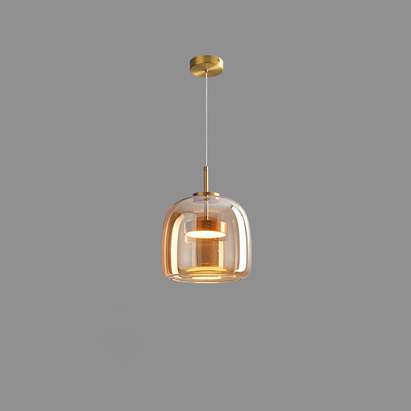 Suspension lumineuse en verre soufflé, design élégant et moderne.  Luminaire intérieur, forme tambour, ambiance chaleureuse.