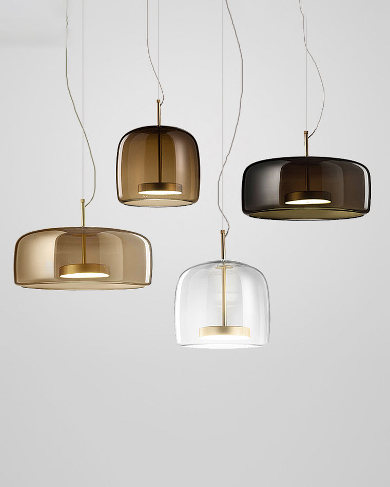 Suspension lumineuse en verre soufflé, design élégant et moderne.  Luminaire intérieur, forme tambour, ambiance chaleureuse.