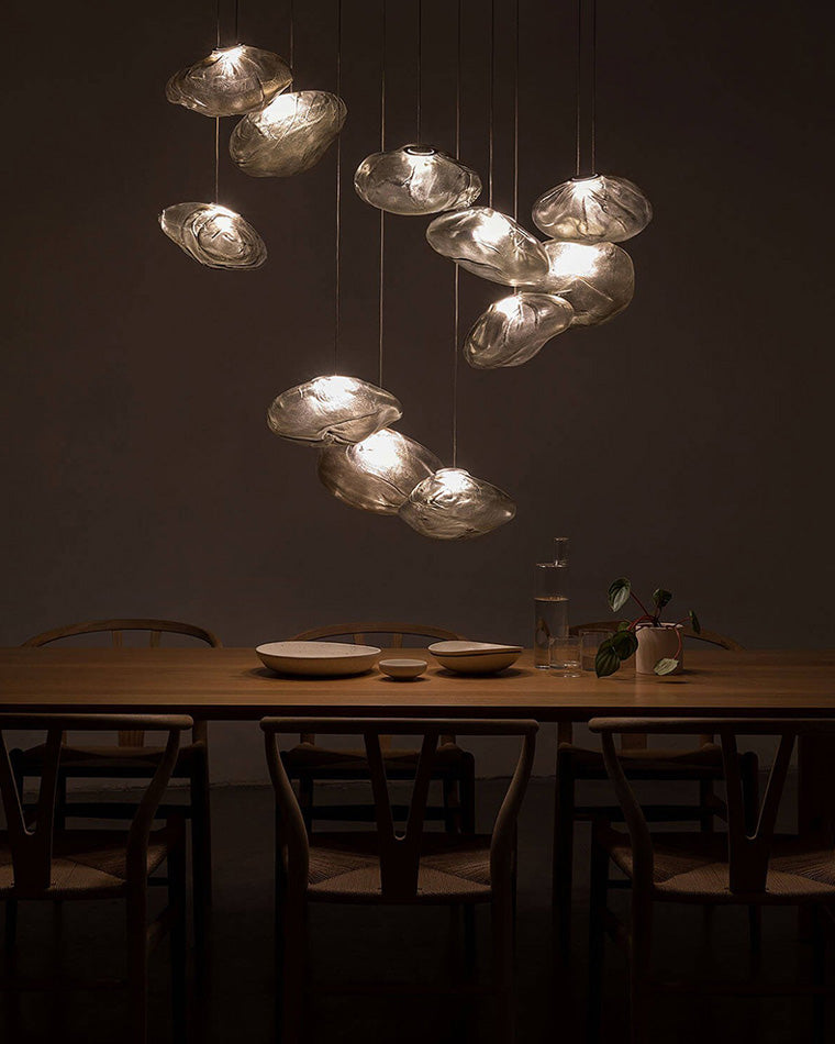 Suspension nuage en verre soufflé, éclairage design, luminaire élégant et aérien.
