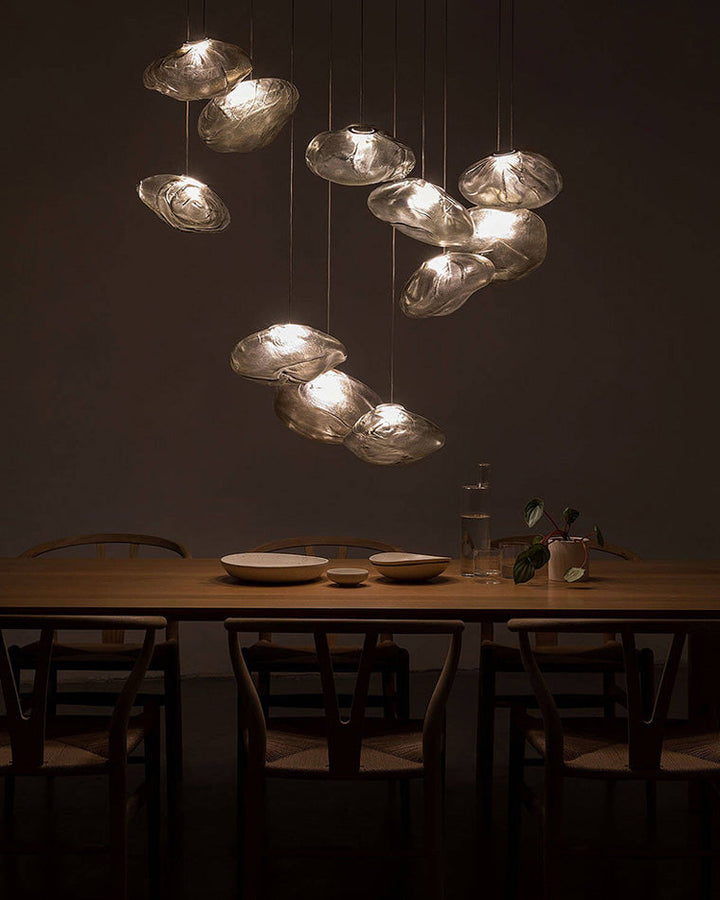 Suspension nuage en verre soufflé, éclairage design, luminaire élégant et aérien.
