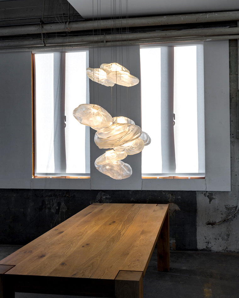 Suspension nuage en verre soufflé, éclairage design, luminaire élégant et aérien.
