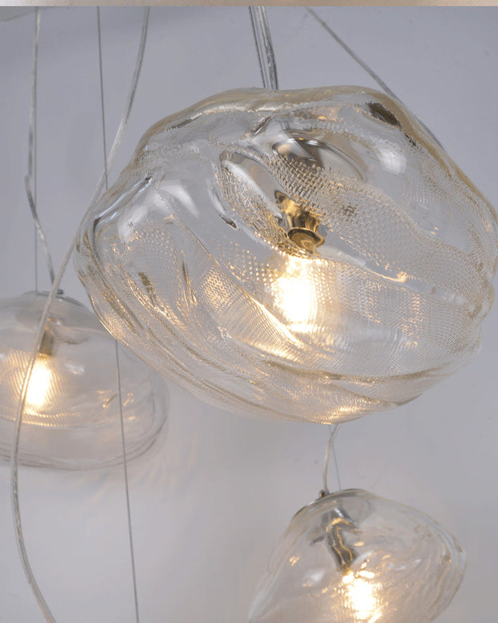 Suspension nuage en verre soufflé, éclairage design, luminaire élégant et aérien.