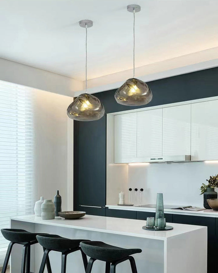 Suspension nuage en verre soufflé, éclairage design, luminaire élégant et aérien.