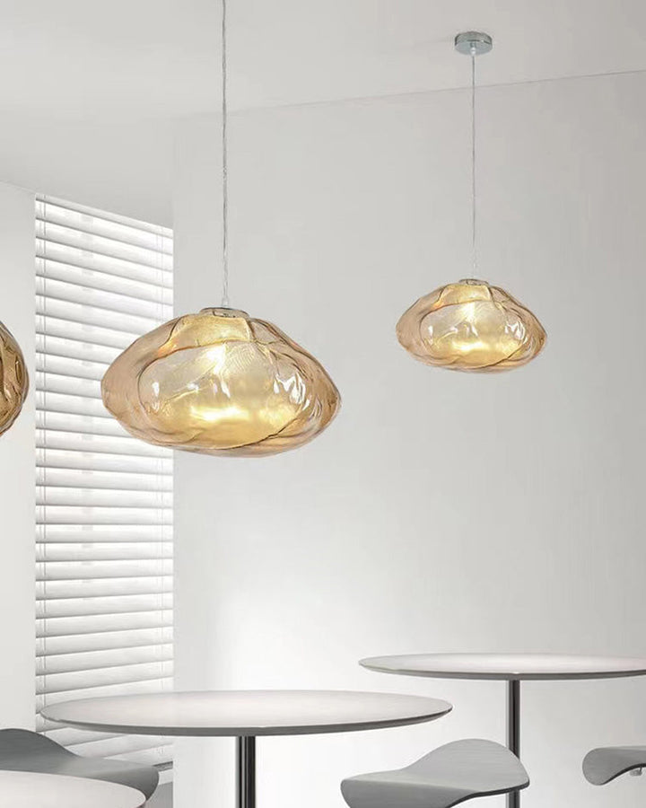 Suspension nuage en verre soufflé, éclairage design, luminaire élégant et aérien.