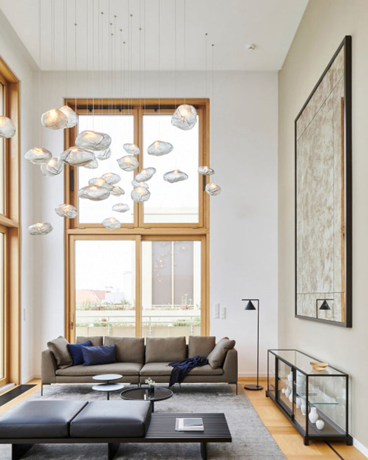 Suspension nuage en verre soufflé, éclairage design, luminaire élégant et aérien.