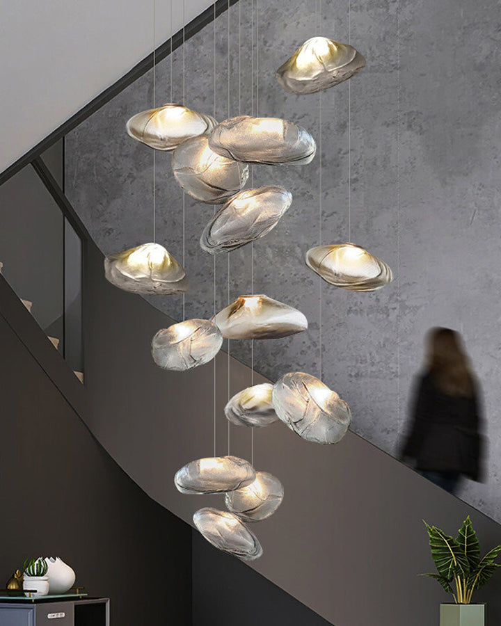 Suspension nuage en verre soufflé, éclairage design, luminaire élégant et aérien.