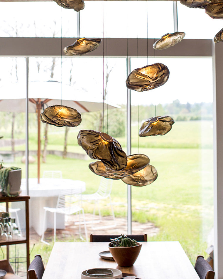 Suspension nuage en verre soufflé, éclairage design, luminaire élégant et aérien.