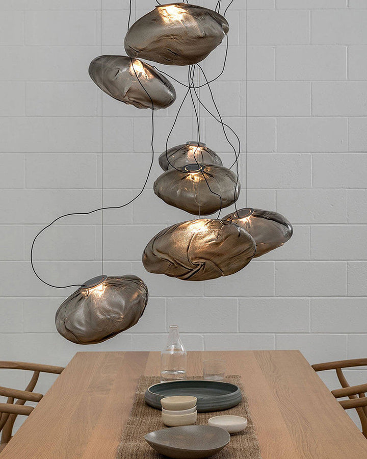 Suspension nuage en verre soufflé, éclairage design, luminaire élégant et aérien.