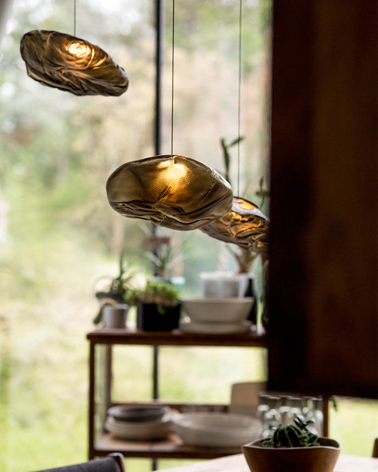 Suspension nuage en verre soufflé, éclairage design, luminaire élégant et aérien.