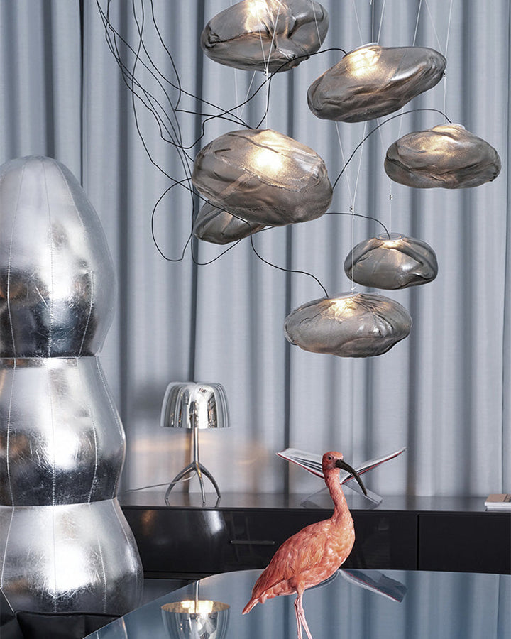 Suspension nuage en verre soufflé, éclairage design, luminaire élégant et aérien.