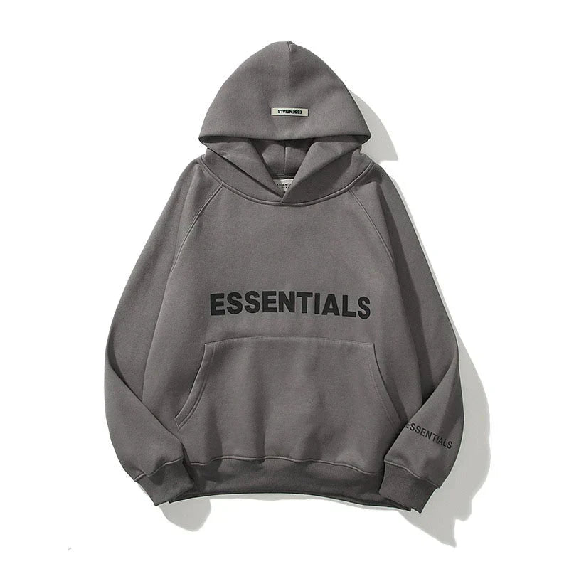 "Sweat à capuche femme, design minimaliste, couleur neutre, matériaux doux, coupe féminine, comfort et style."