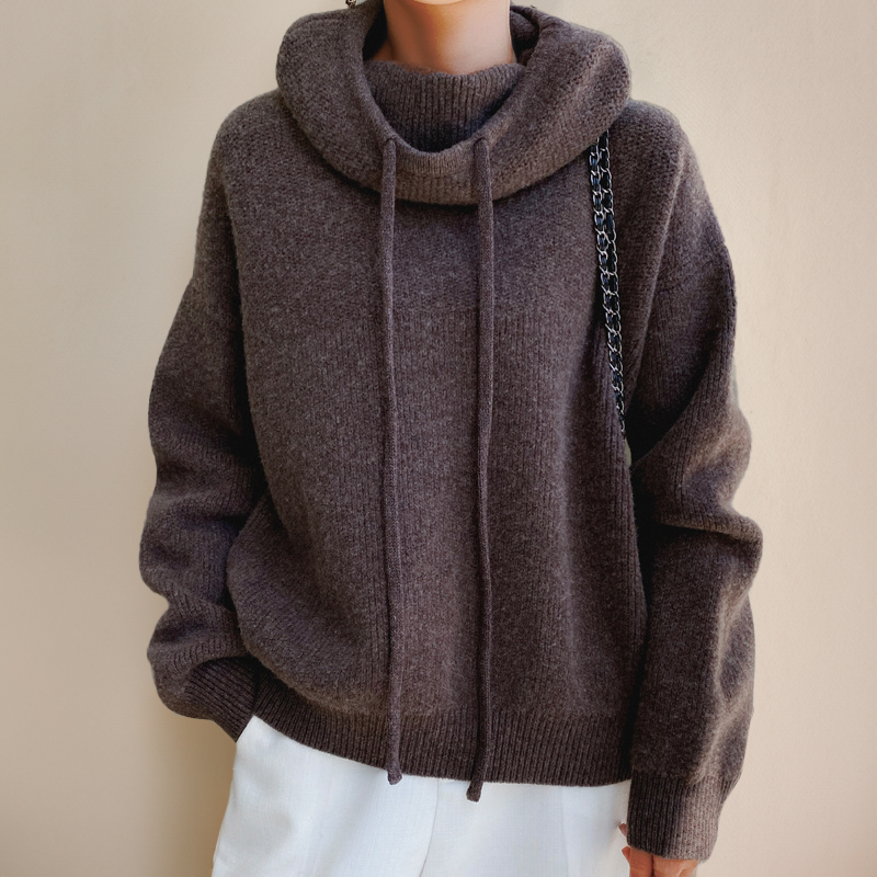 Détail du cordon et de la poche kangourou d'un sweat à capuche femme confortable et stylé. Vêtement douillet.
