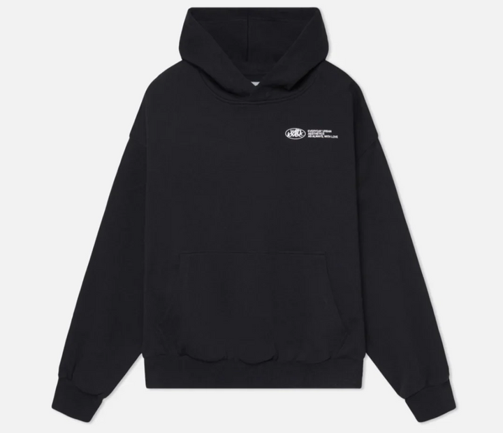 Sweat à capuche homme confortable et stylé, s'adaptant à toutes les tenues décontractées.