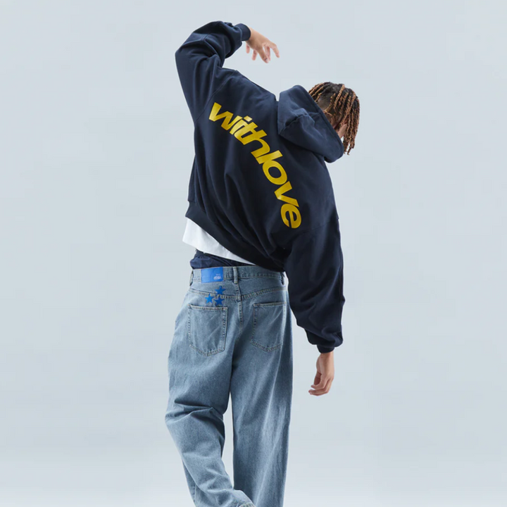 Vêtement homme : sweat à capuche doux et confortable, parfait pour un usage quotidien décontracté.