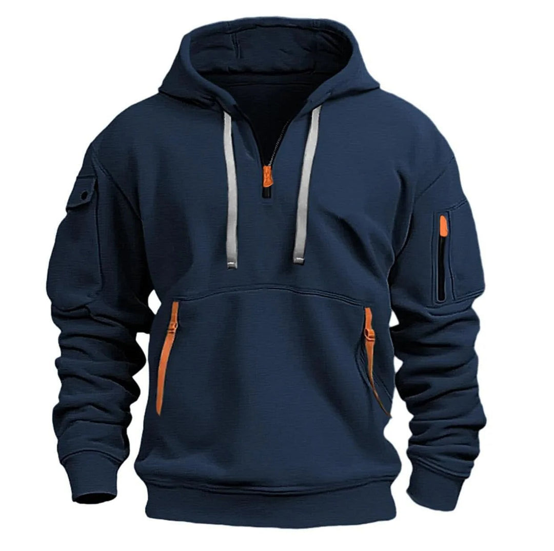 Sweat homme à capuche demi-zip, versatile pour un look décontracté ou plus soigné.