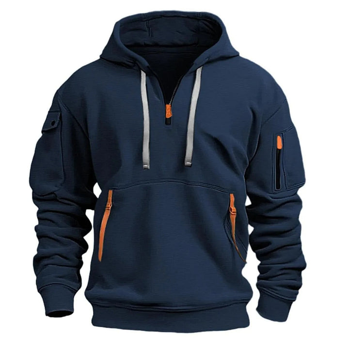 Sweat homme à capuche demi-zip, versatile pour un look décontracté ou plus soigné.