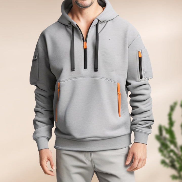 Sweat homme demi-zip coupe moderne, capuche ajustable, idéal pour le streetwear.
