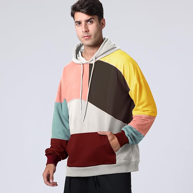 Sweat à capuche décontracté homme, couleurs modernes. Tendance streetwear pour un look urbain chic.