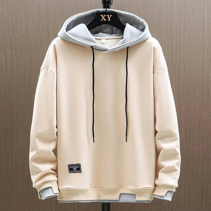 Hoodie homme gris décontracté, idéal pour un style urbain polyvalent en hiver. Tissu confortable et de qualité.