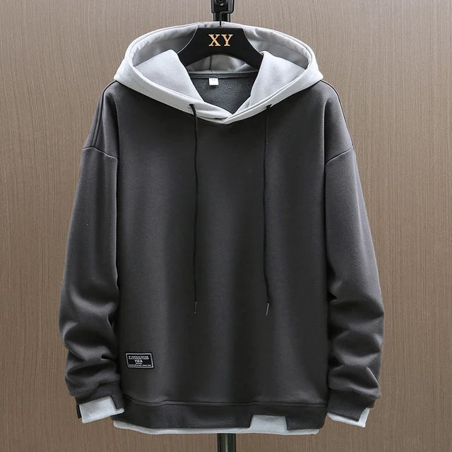 Pull sweat à capuche homme noir, parfait pour un look casual décontracté et chaud. Idéal en automne-hiver.