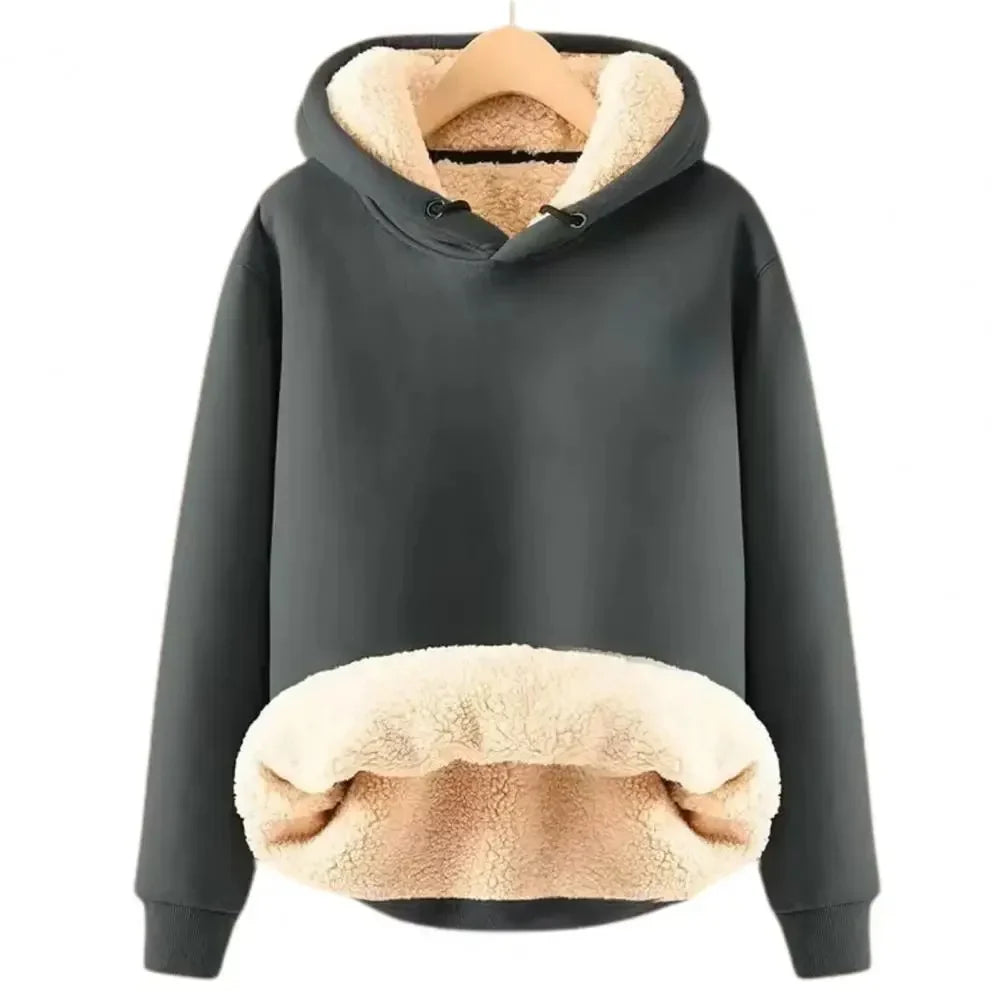 Sweat-shirt ample gris homme, coupe confortable et décontractée. Vêtement idéal pour un look casual mode.